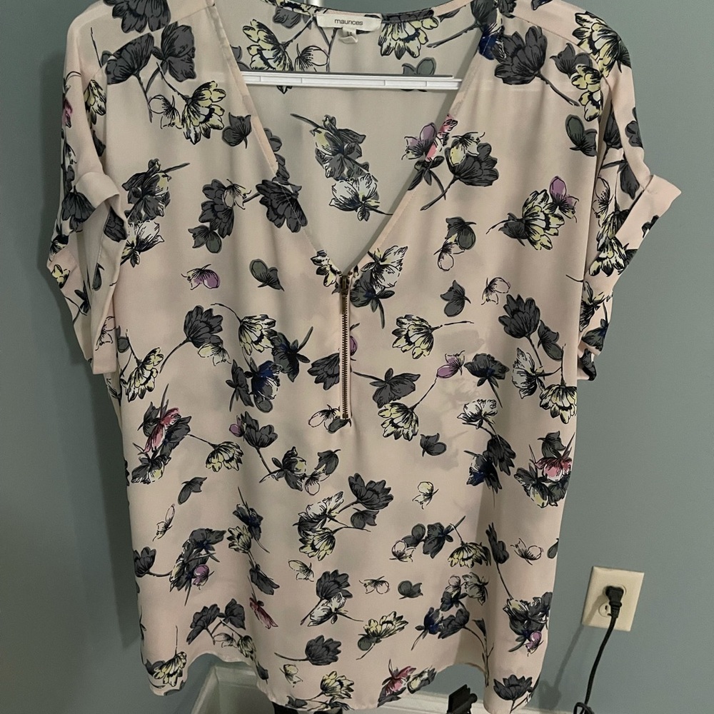 Maurice’s Size XXL pink floral pullover
